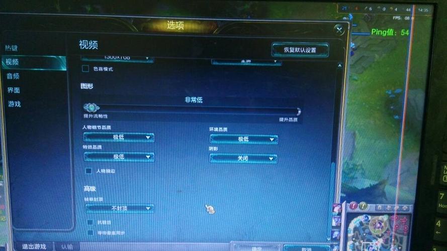 电脑为什么玩lol卡?